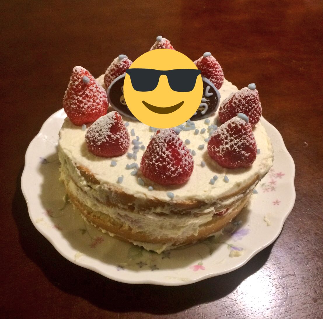 TKanon415's tweet photo. 昨日だけど
弟の誕生日でした🎂🎉🎊
手巻き寿司���べたりケーキ食べたり
美味しかった😋

テルマエロマエ家族で観て
大爆笑🤣

ほんと楽しかった💞 https://t.co/wphJ7MnztS