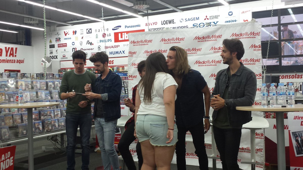 miriam2rg's tweet photo. Permitidme flipar con esto las mismas fotos echas en el mismo momento en años distintos.(Lo mejor esq NO son capturas de un vídeo)2015/2017 https://t.co/fvvTkOMBG1
