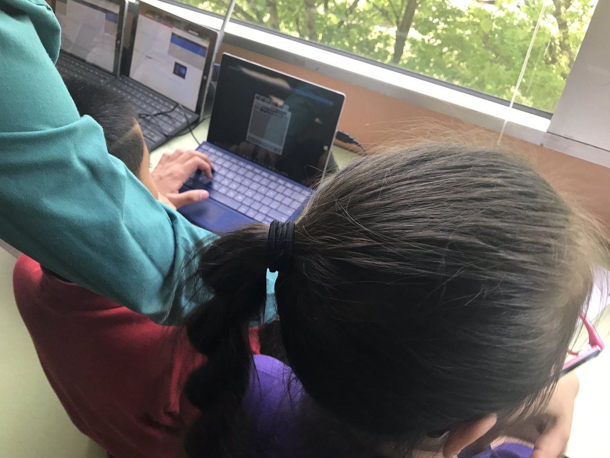 MiaRB206's tweet photo. Mentoring @rentonprep 3rd graders with analogies about the Heart using MineCraft Education! #msftedu @PlayCraftLearn @sway ❤️💉 https://t.co/iuxoXbdcEA