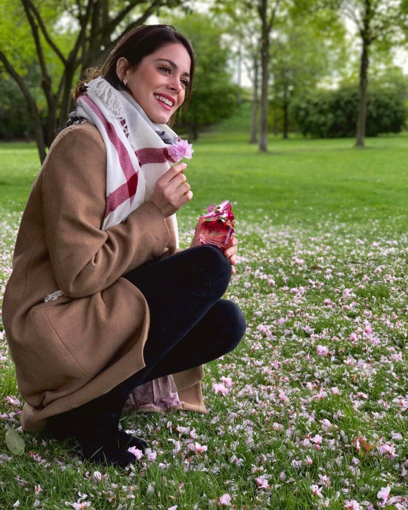 blancoftswift's tweet photo. Sueños, flores y besos 💋🌸 #MJDaisy #DaisyKiss @marcjacobsfragrances https://t.co/h0jGrfWAiF by #myallfalvica via @c0nvey https://t.co/wf8wzfMt7Y