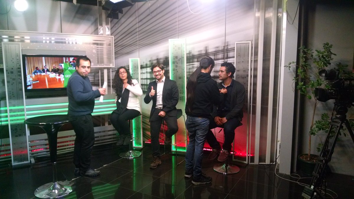 Felipe_Reyes_V's tweet photo. Apunto de comenzar @tuvozlocal en @Quintavision con @Fpietrantoni @MAndresDiaz de @Fbuenvivir y Alfonso Gómez de @DecidoMiBarrio :) https://t.co/Nx26802tpb