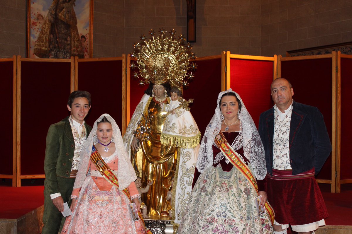 Falla_Segrelles's tweet image. El pasado SÁBADO 29 de abril, nuestros presidentes y falleras mayores participaron en el BESAMANOS A LA VIRGEN DE LOS DESAMPARADOS.