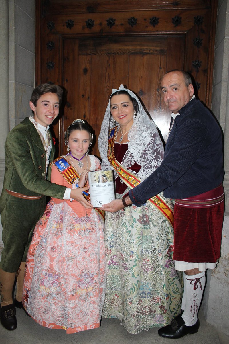 Falla_Segrelles's tweet image. El pasado SÁBADO 29 de abril, nuestros presidentes y falleras mayores participaron en el BESAMANOS A LA VIRGEN DE LOS DESAMPARADOS.