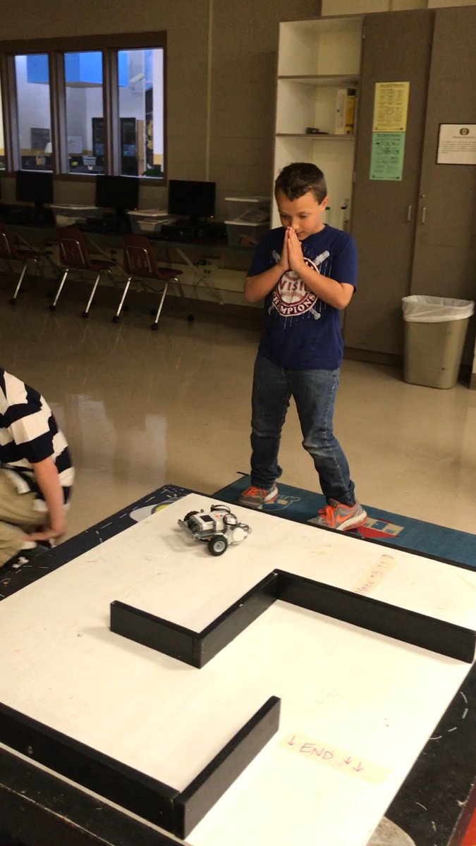 Oesjackets's tweet photo. After school 3rd grade robotics team programming mindstorm robots!
#roboticsfun #programming #awesomestudents
@city_oxford https://t.co/Sx5OGkabxZ