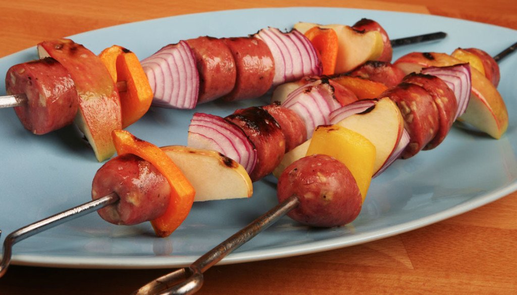 WimmersMeats's tweet photo. Grill season also means kabob season! Our Sausage and Fruit Kabob recipe is the perfect mix of savory and sweet. https://t.co/7qriz9zEem https://t.co/NfPBaDmpov