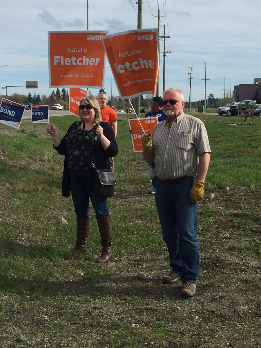 Natalie4PGVale's tweet photo. Come show your support at the corner OF Hwy 16 and 97 for BCNDP Natalie Fletcher #BCNDP #BCNDPACTION #bcpoli #BetterBC #elxn2017 https://t.co/Ibf5KUQe6r