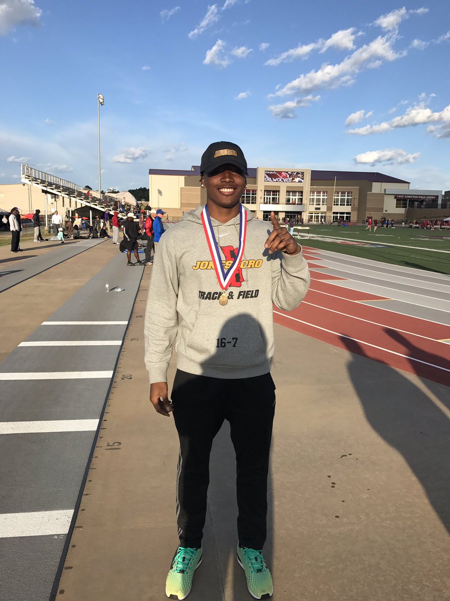 Darbo24's tweet photo. 6A Long Jump State Champion! Lil J Adams!!@Jay_Adams24 https://t.co/hVE0g1Dj9f