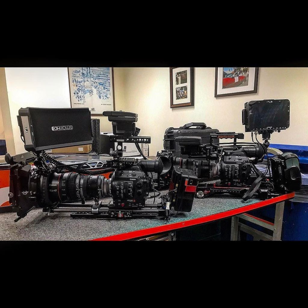 PeytonSkelton's tweet photo. #twinsies #DocUnit #CanonCine #CanonCineZoom #Duclos #StrayAngel #SmallHD #woodencamera #Zacuto #antonbauer #MovCam https://t.co/oB4Vw8lPIl https://t.co/yINdeQU9Qk