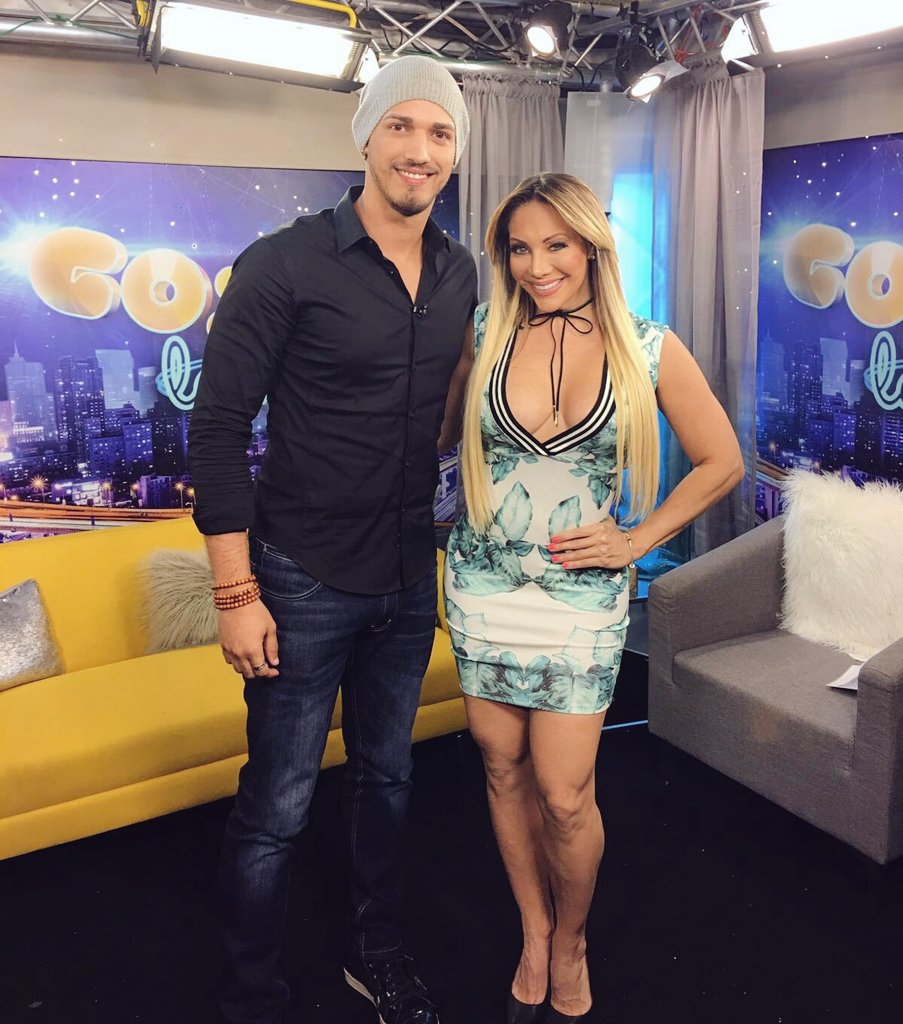 ¡HOY! No te pierdas la entrevista con @lynettechico a las 9PM en #GozaLaNight por América Tevé (Canal 24)! ¡Zumba! #TodoLoQueQuieresEsBailar