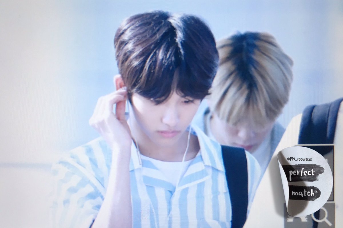 PM_19971028's tweet photo. 170505 인천출국 #윈윈 #WINWIN 
윈..윈선배님....💗 https://t.co/2bthOFPcj8