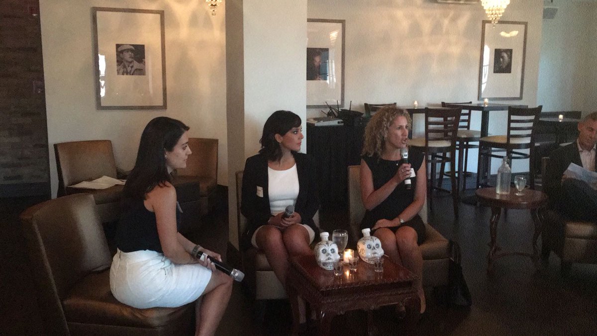 Digilant_US's tweet photo. Mingling & settling in as the custom #programmatic solutions panel w/@ANALIZPARDO, @YesicaIBM & Ana María Henao begins! #DigilantEDS https://t.co/7EzjnEw8Zx