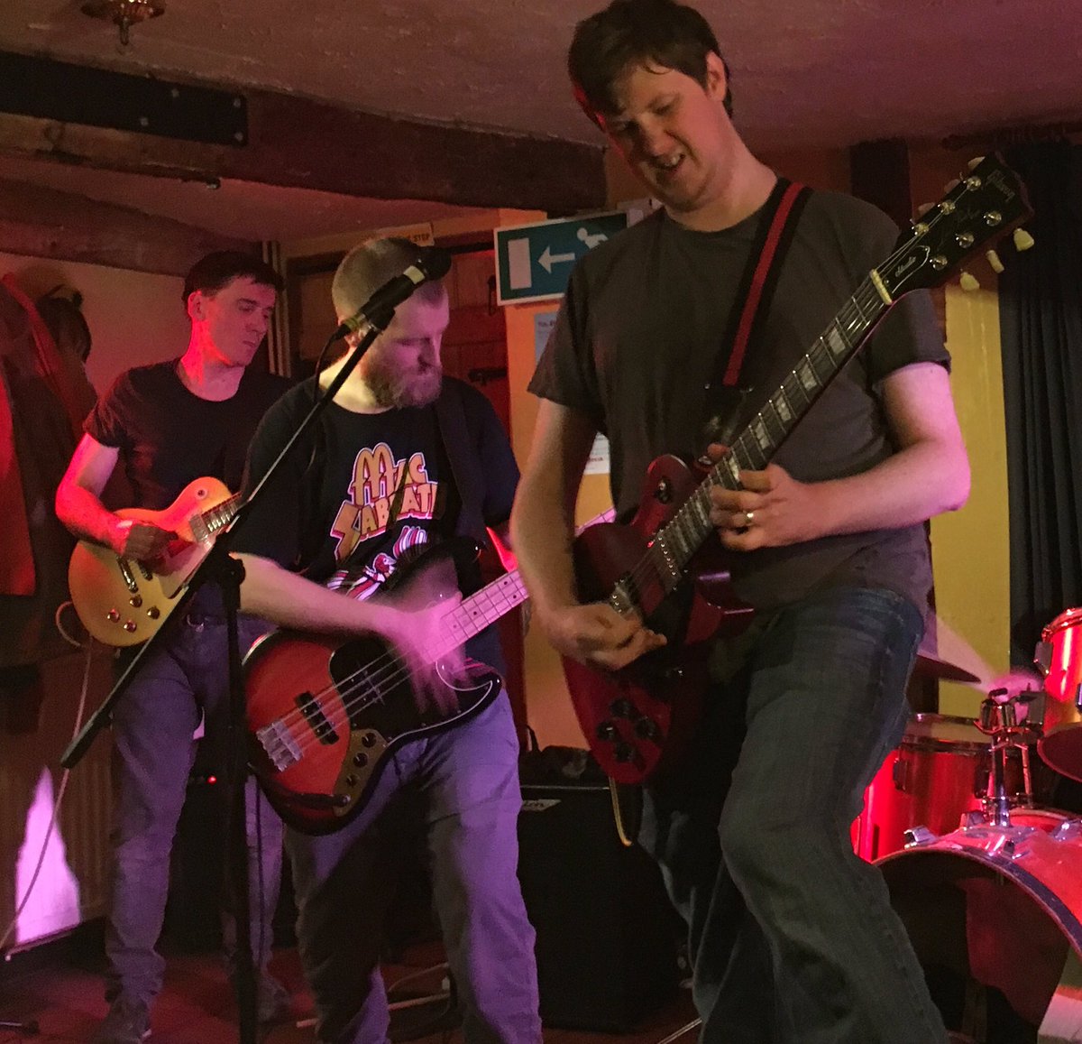 Really enjoyed playing @burstoncrown tonight. Good beer, great food and a lovely soundman (and we got paid). What's not to like?👍😎