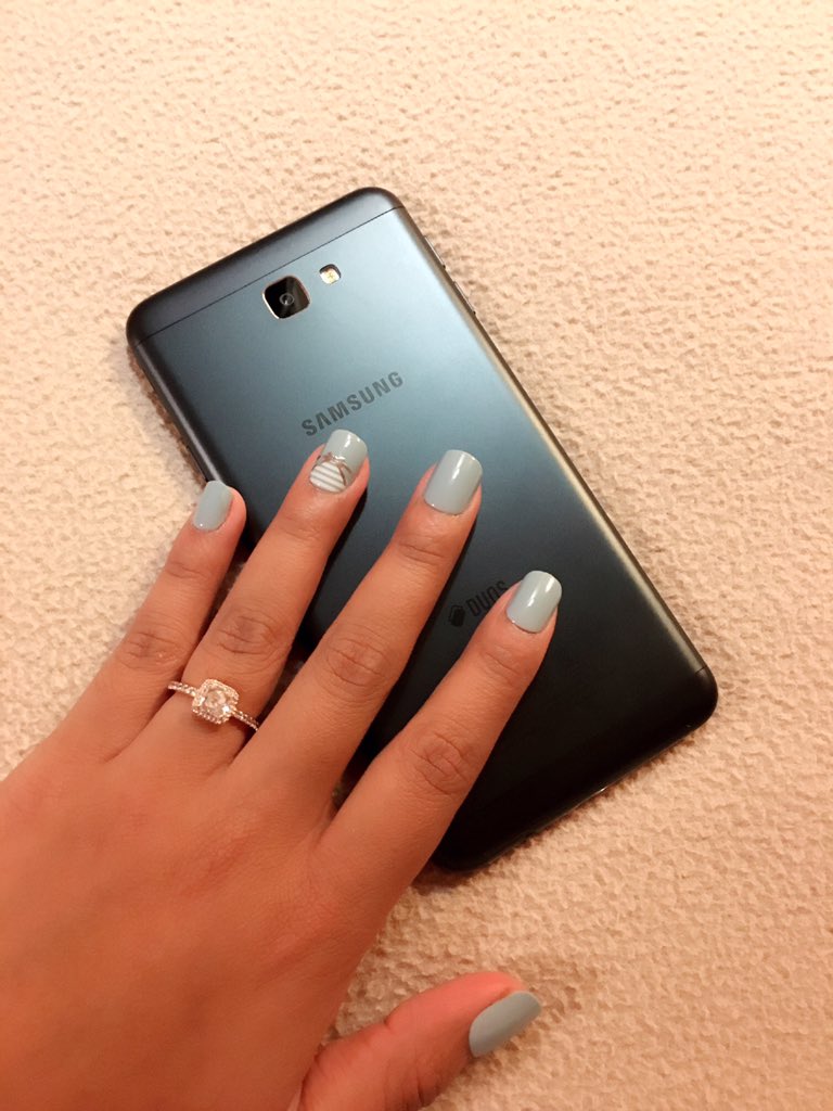 itsmekairaR's tweet photo. When you're nails are on point #BohoNails #DIY 💅👌@hestevanprado https://t.co/u8dTalnvq6