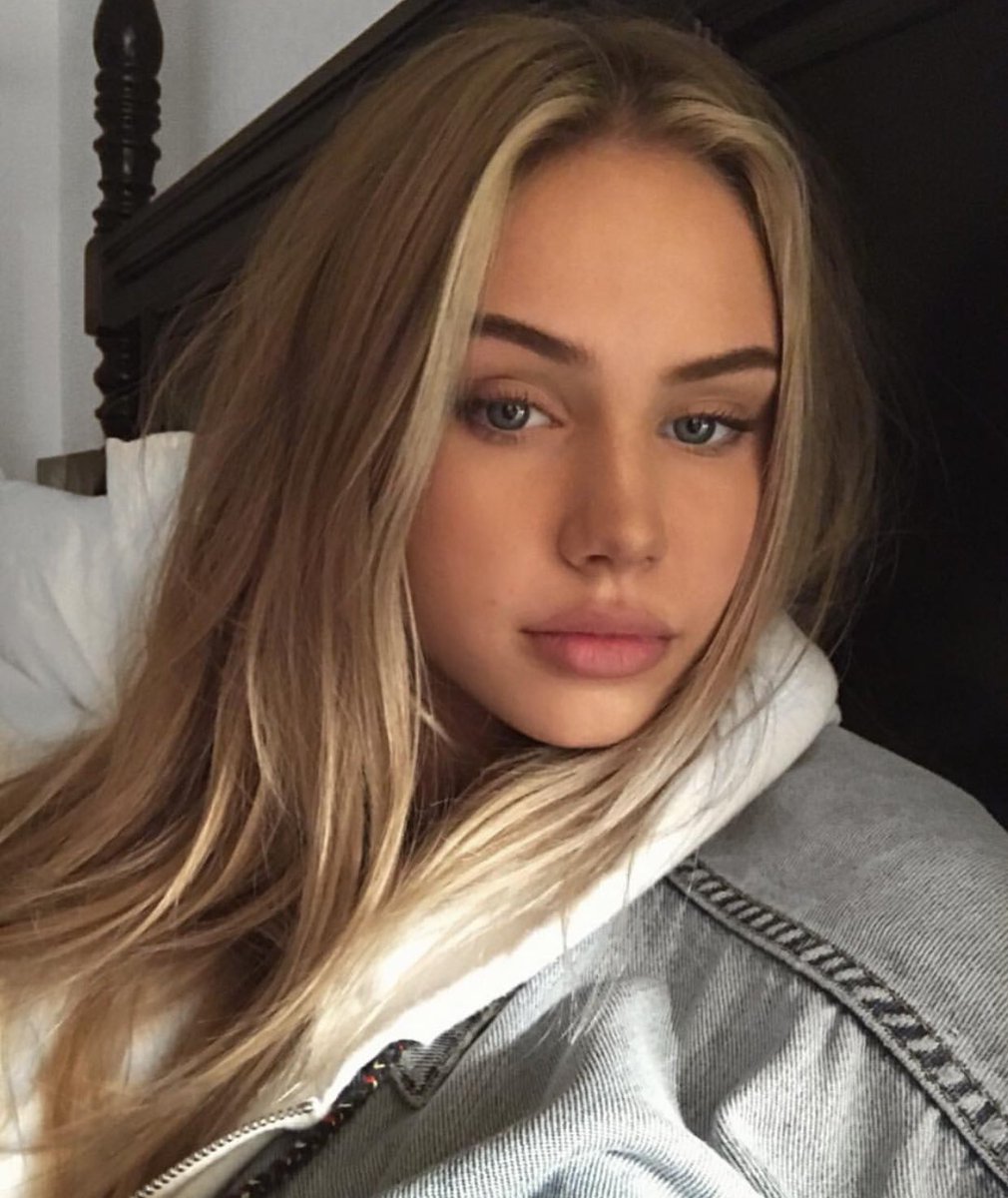 ViViANATHEMEME's tweet photo. @.ROWAN2SUS: can y'all believe viviana invented being the most beautiful human on earth https://t.co/rlpR6rDNJd