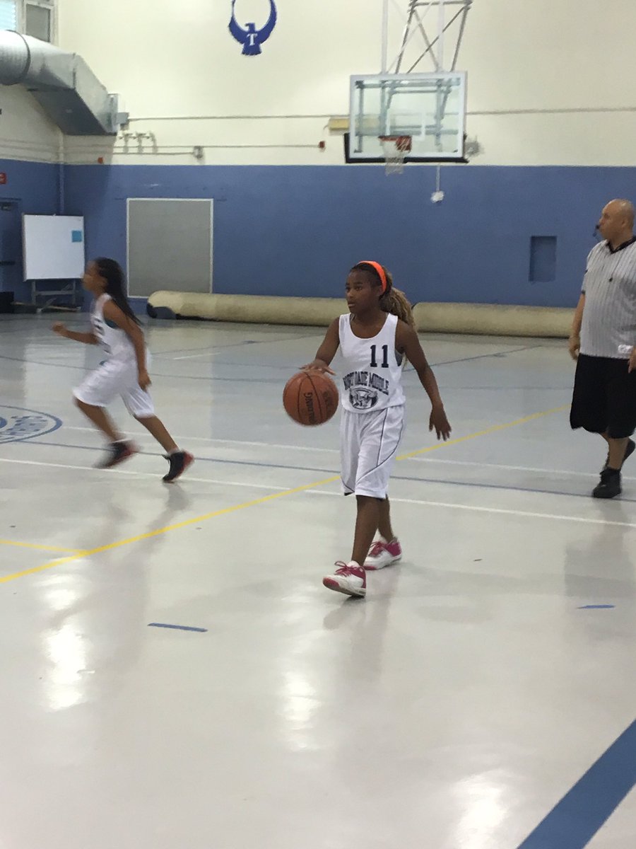 Tough loss for <a href="/ndthunderbirds/">North Dade Middle School</a> girls basketball team!!  GREAT JOB LADIES!! @NROSup <a href="/MDCPSNorth/">M-DCPS North Region</a> <a href="/kaylaje2/">Kayla Edwards</a> #gettheminplayoffs
