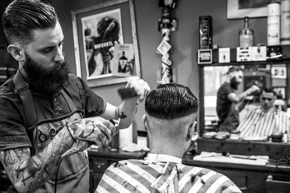 MLizardBarber's tweet photo. Estamos agendando horas #BarberShop agenda directo con un mensaje. Vamos a Domicilio. Camuflajes de canas. Corte de cabello y barba https://t.co/BTw1ETHV94