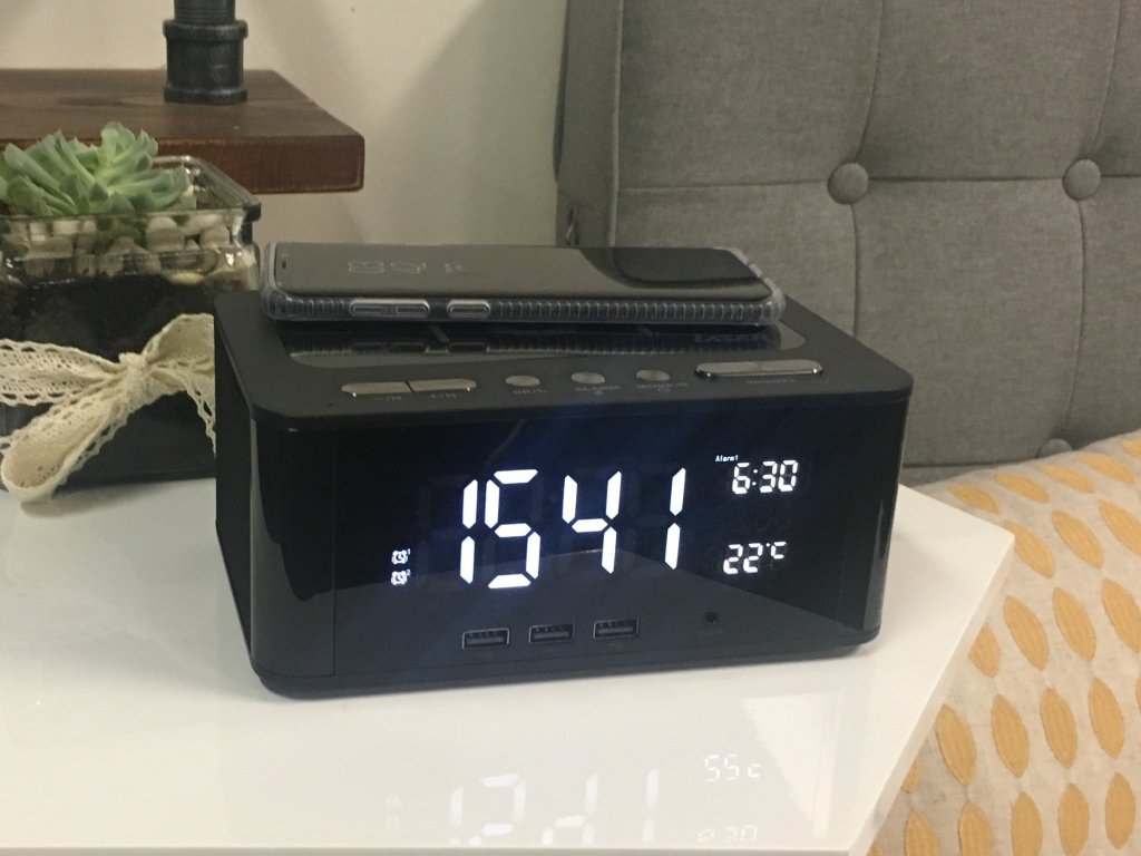 EFTM's tweet photo. Clock Radio with Wireless Charging for your smartphone from Laser @Laserco) https://t.co/uk4RLu0srT https://t.co/U5APjBRUnF