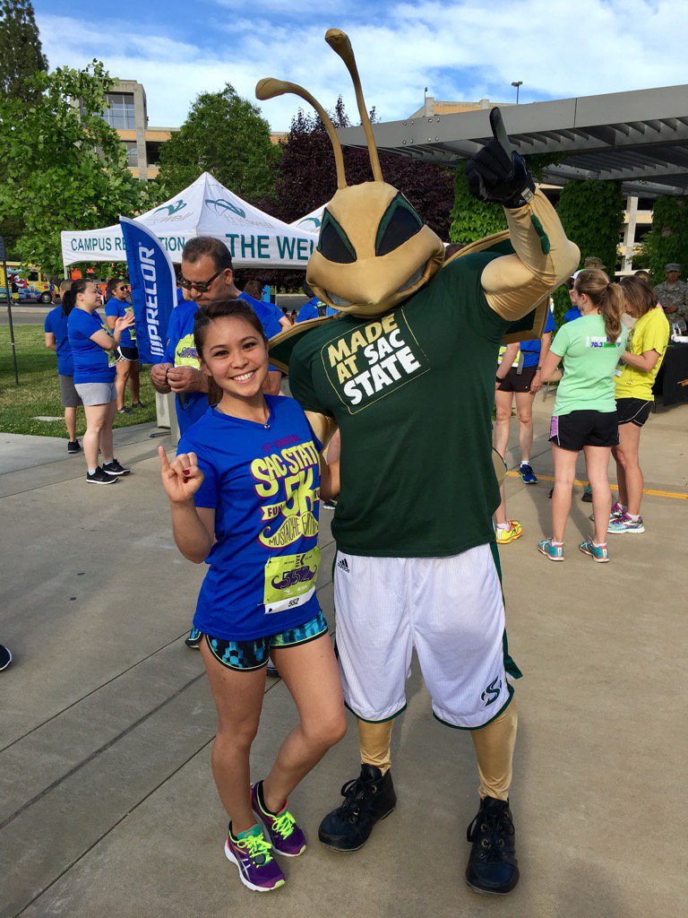 jessvernone's tweet photo. Stingers up with Herky! Ready to run with the swarm at the #SacState5kFunRun!! π https://t.co/xiUc8Ci4pm