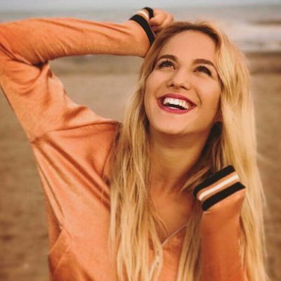 vignista_roja's tweet photo. Amo la nueva foto de Flor en Twitter ❤❤
 #MTVINSTAARVIGNA #PREMIOSMTVMIAW
@flor_vigna 🙏💛 https://t.co/bAtNL2yY9o