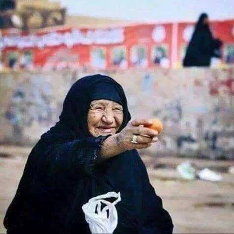 هناك من اعتاد ع العطاء رغم ضيقه 😊✋🏻