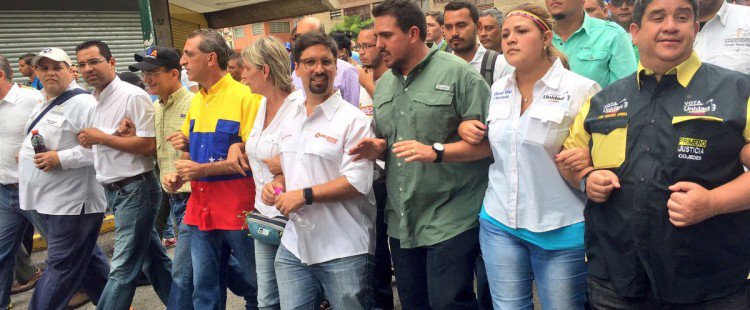 Merchebrz's tweet photo. .@stalin_gonzalez: Venezuela no quiere una constituyente, quiere elecciones
 https://t.co/hGtQUTCXUP by #jeannettemilia via @c0nvey https://t.co/aAzeTNb7MF