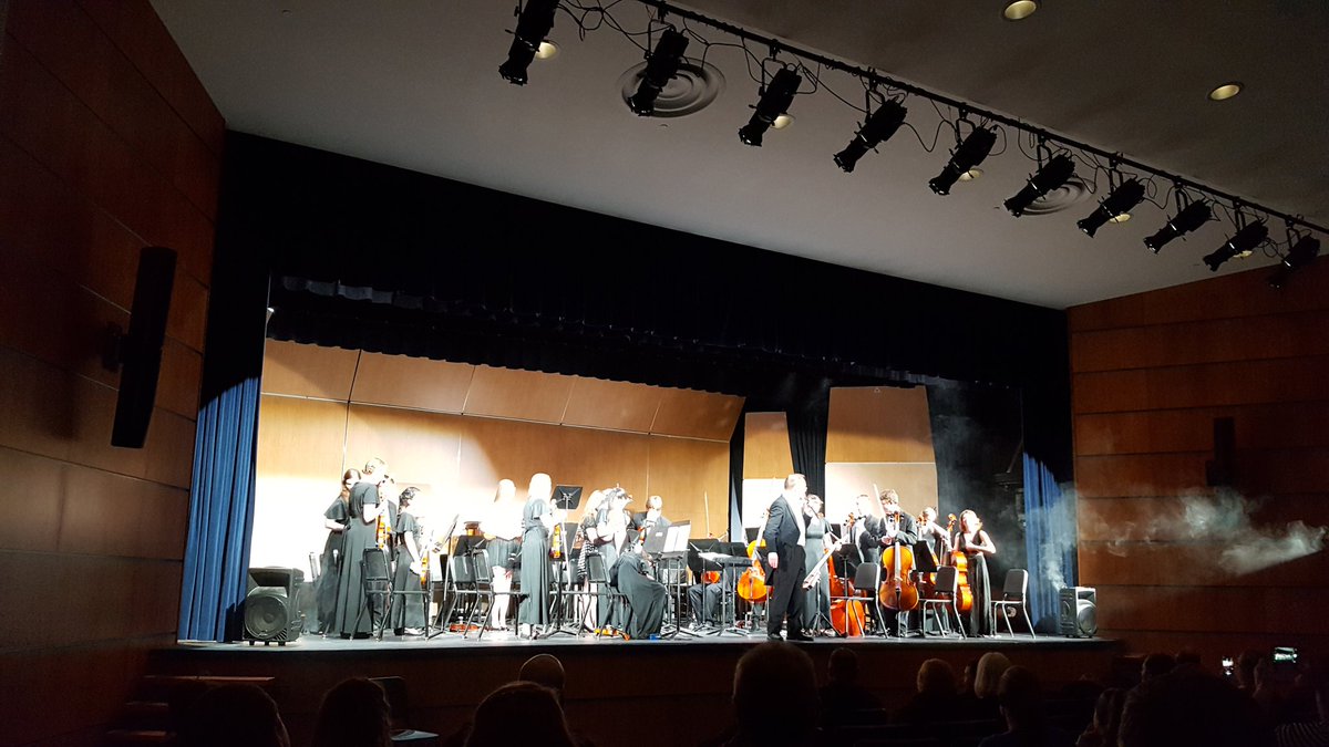 Thorkill_theRed's tweet image. We actually crashed and burned during a concert! Lol! #bestconcertever #explosive #fiddlesonfire #orchestra