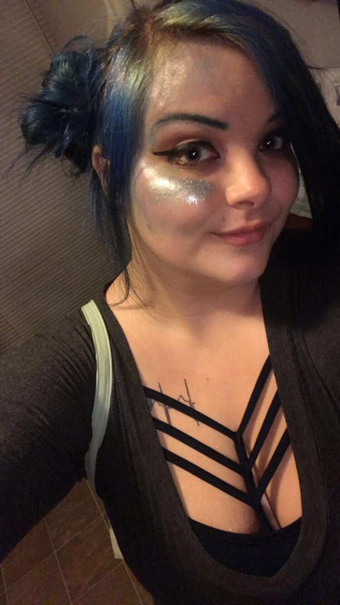 GamingByKayla's tweet photo. @prattprattpratt I love you going to see gotg noww #GuardiansoftheGalaxyVol2 #lovemechrispratt https://t.co/sLTl80cT56