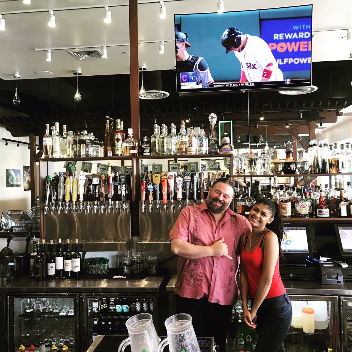 LuiBuenosKap's tweet photo. Aloha Bartenders and real cute staff .@LuiBuenosKapolei #placeislit #808life #808viral #mexicanfood #808plate #CincoDeMayo = #TAVANA https://t.co/14JcQhfMgb