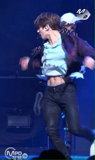 jeoncoke's tweet photo. rt if you want to see jungkook's abs......olutely stage performance again #BTSBBMAs https://t.co/M1JzzvZCrH