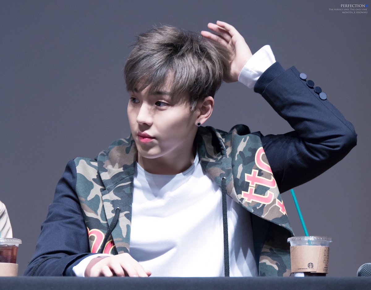 Perfection0618's tweet photo. 170416 여의도 팬싸 
@OfficialMonstaX #몬스타엑스 #MONSTA_X #셔누 #SHOWNU #아름다워 #BEAUTIFUL #TheCLAN 2.5
막 태어난 아가곰,,,,,ㅠㅅㅠ https://t.co/vGWqtofTi8