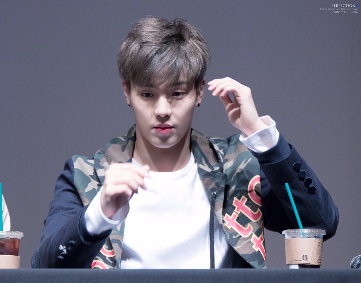 Perfection0618's tweet photo. 170416 여의도 팬싸 
@OfficialMonstaX #몬스타엑스 #MONSTA_X #셔누 #SHOWNU #아름다워 #BEAUTIFUL #TheCLAN 2.5
막 태어난 아가곰,,,,,ㅠㅅㅠ https://t.co/vGWqtofTi8