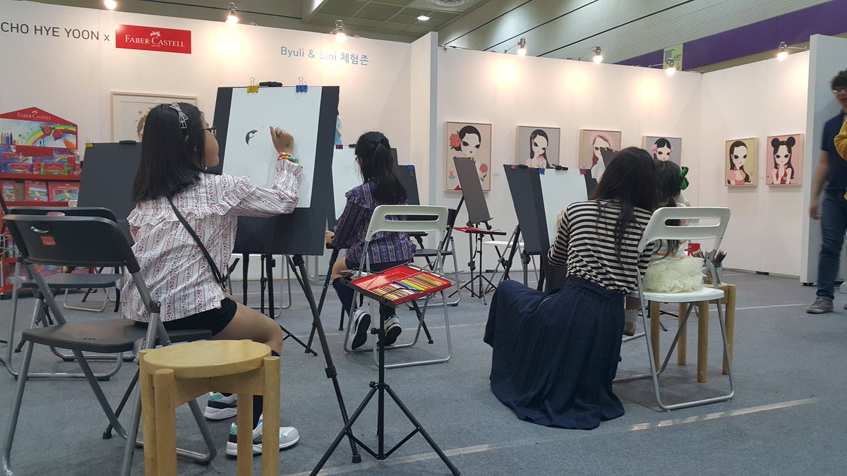 popoli789's tweet photo. 어린이날
《 코엑스  아트토이컬쳐 》
첫번째  1번게이트
아이들체험^^
캐릭터 이름이 시니? ㅎㅎ https://t.co/uLlY6TKnkM