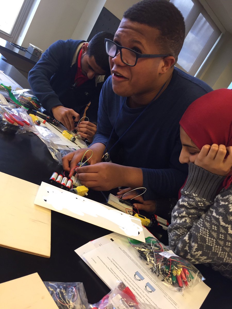 moore4our's tweet photo. That face you make when you don't know what you're doing. But you're determined to figure it out. Follow @projectinventor #STEM #education https://t.co/h10OSBHxri