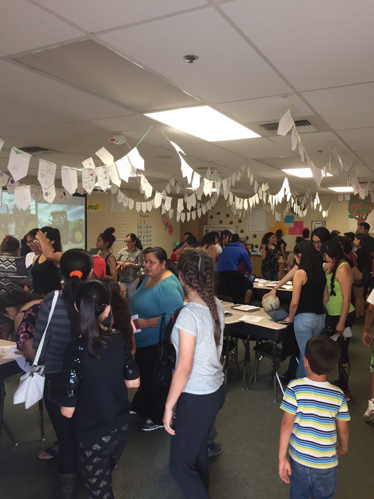 ElickHeather's tweet photo. Packed classrooms at pixley middle school open house tonight! https://t.co/OpdL3KUkvz
