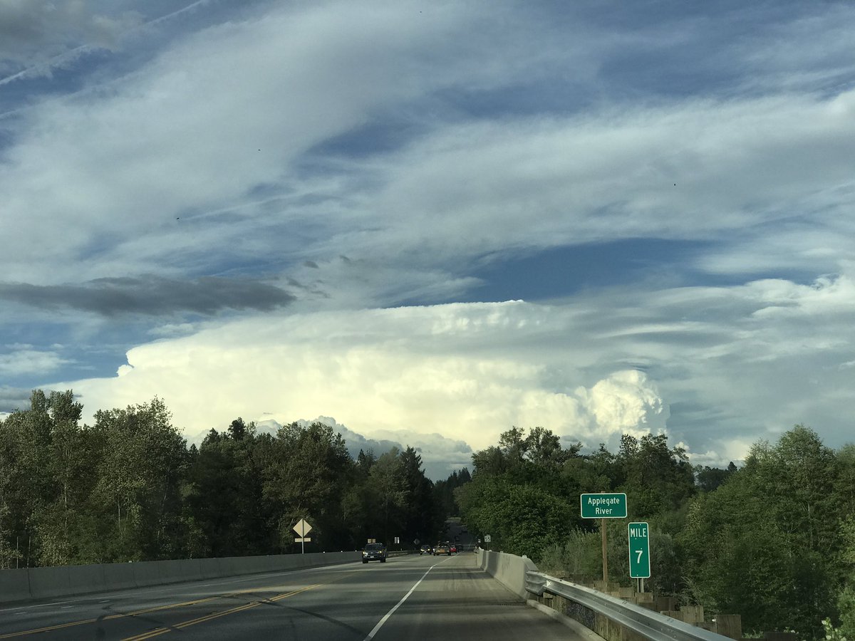 hansolothe3rd's tweet photo. @KDRV looking out towards Grants Pass https://t.co/v5J1BjlrHf