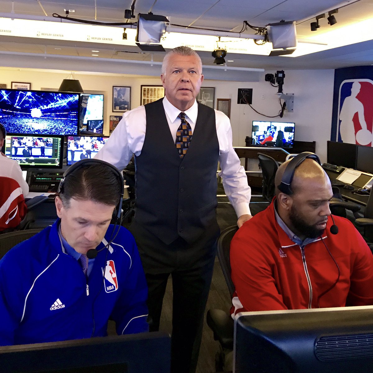 NBAOfficial's tweet image. Replay Review (Fraher): if Green’s made shot was a 2 or 3-point FG in Q3 of #BOSatWAS. Ruling: Confirmed, 2-point FG.