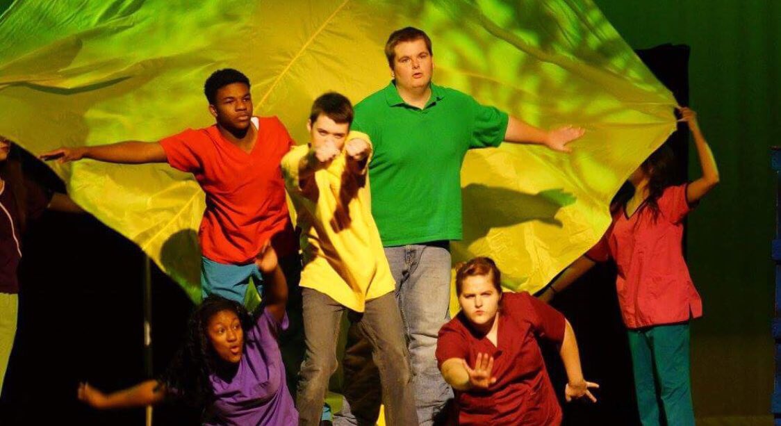MissLeveque's tweet photo. All I want is to go back to October 2015 just for a moment. I forgot how much I love this cast and this show. 💕🎭 https://t.co/MNi6zbOZiI
