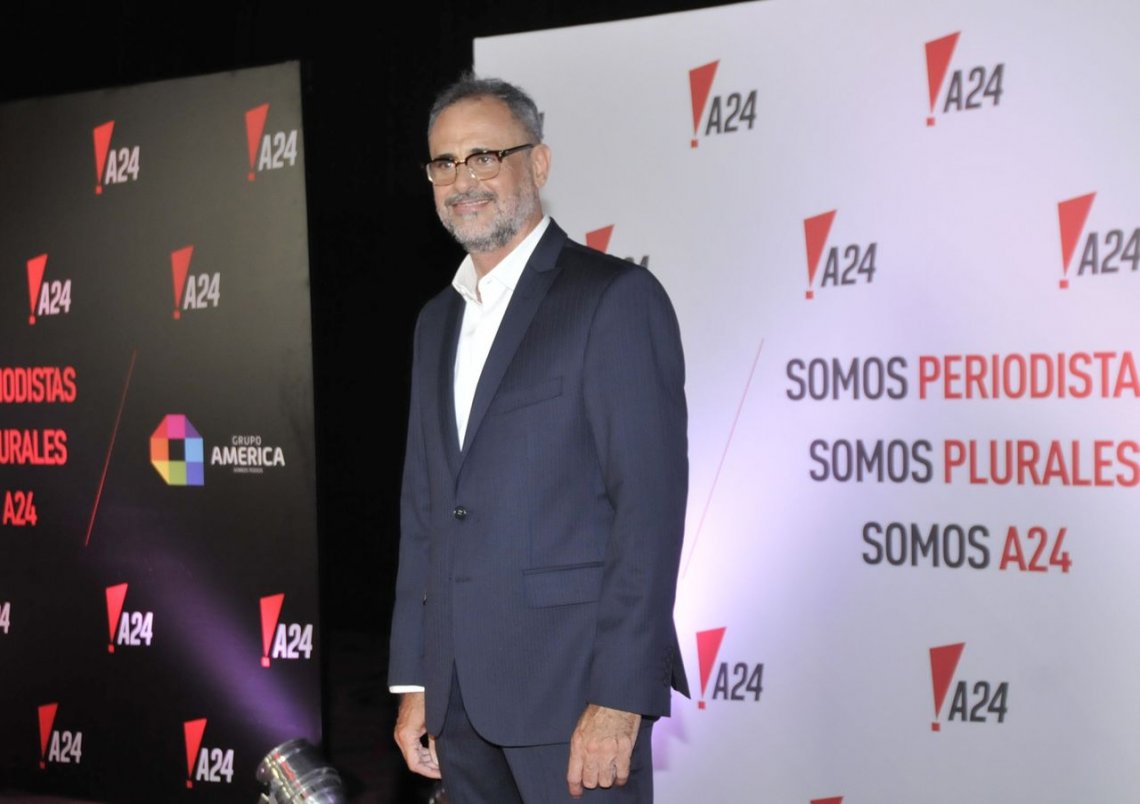NY_Watcher's tweet photo. #GH2017 Confirmado: Jorge Rial será el Conductor de Gran Hermano Famosos 2017 - Leer más aquí👉 https://t.co/bce1JWnYlM 👈😉👌#GHFamosos2017 https://t.co/yI6TvQaQoK