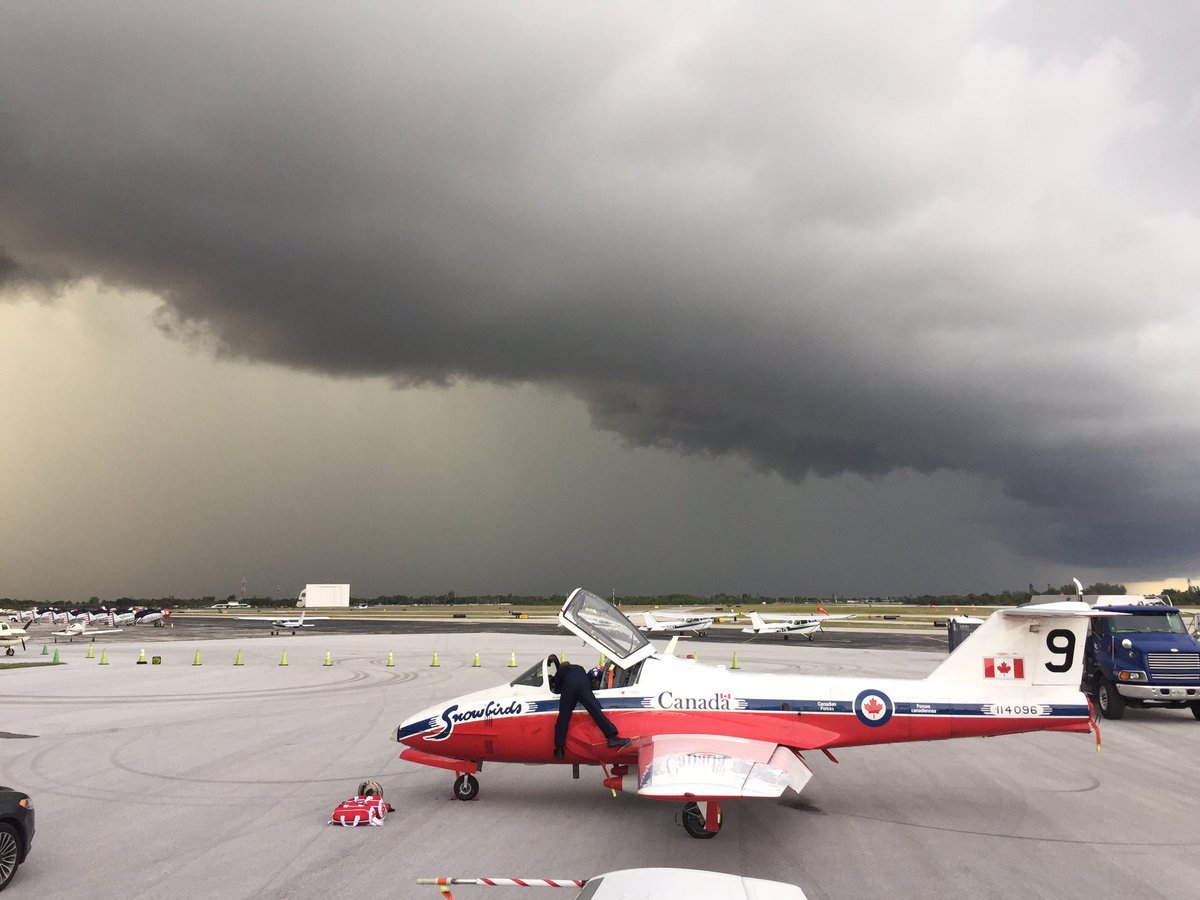 SnowbirdsFC's tweet photo. Comptants de revenir #FLLAirShow! Ciel orageux à l'arrivée! Photos de SB8 de la piste #PompanoBeachAirPark #ARC_RCAF https://t.co/UbUIQUOiOC