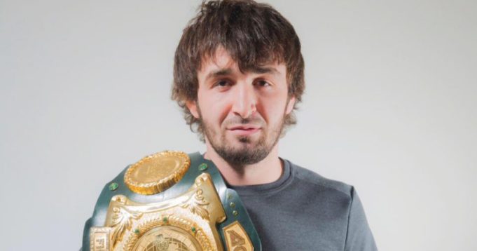 elrocktagono's tweet photo. Sí, está difícil el nombre pero hay que aprendérselo, dicen los que saben que Magomedsharipov tiene pasta de campeón https://t.co/limAhvwvKi https://t.co/l6EEmp0kCW