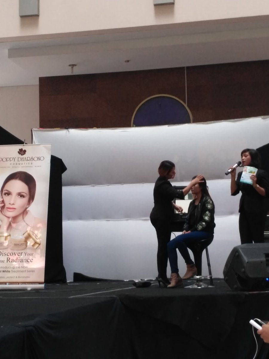 Demo make up by Poppy Dharsono