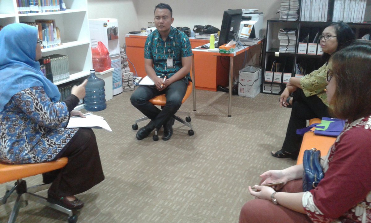 bpkrilib's tweet photo. Konsultasi pengelola Perpustakaan KemenPAN RB di Perpustakaan BPK RI, 5 Mei 2017. #perpustakaan #perpustakaankhusus #bpkri #kemenpanrb https://t.co/YIKDMsuxvv