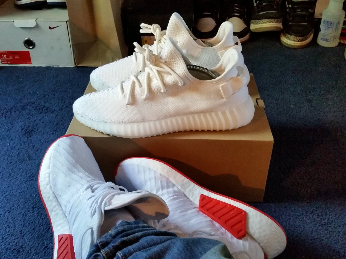 Haz3L_Ey3d_L3o's tweet photo. Been on a Boost Binge these last few days! 
#NMDR2PK #NMDR1 #YEEZY350V2 #BoostYourEgo 
@adidasoriginals @wex1200 https://t.co/fpVg1f36ss