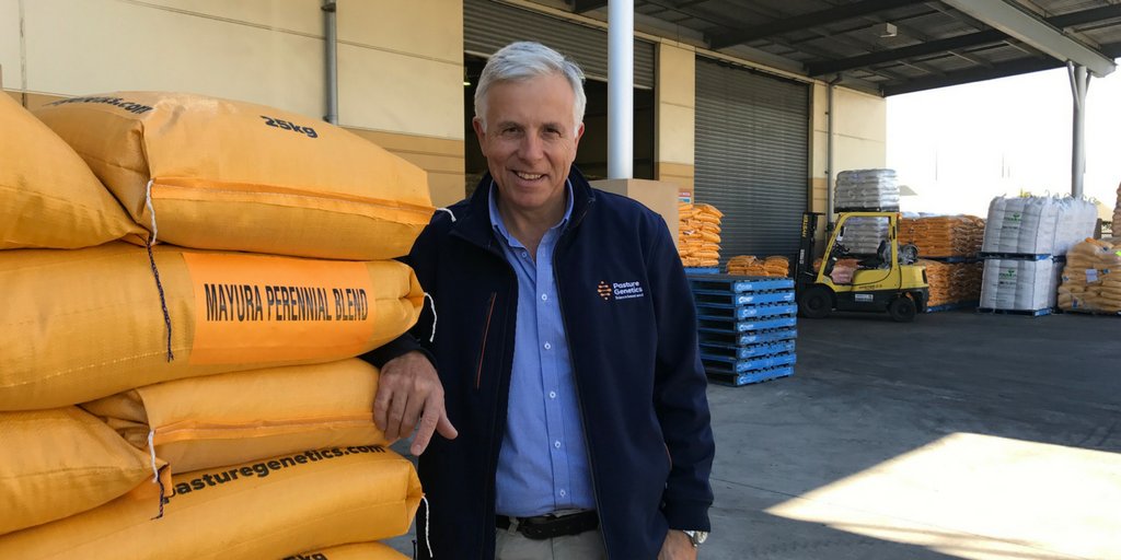 swseedcompanyau's tweet photo. GM Rob Damin with one of the many custom blends we've distributed - expertly blended for Mayura Station SA @MayuraStation1 #SOWsmart #Seed https://t.co/lW1lDvAj9r