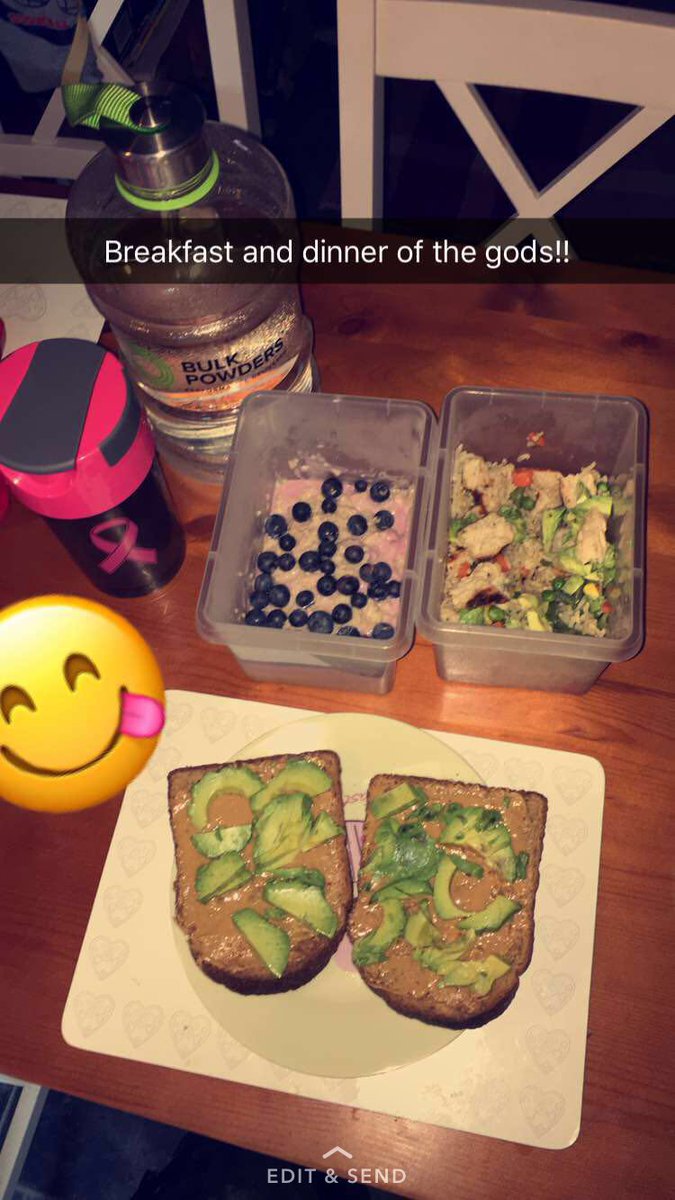 Summer bod here we come! 👊#HealthyEating #abswhereyouat