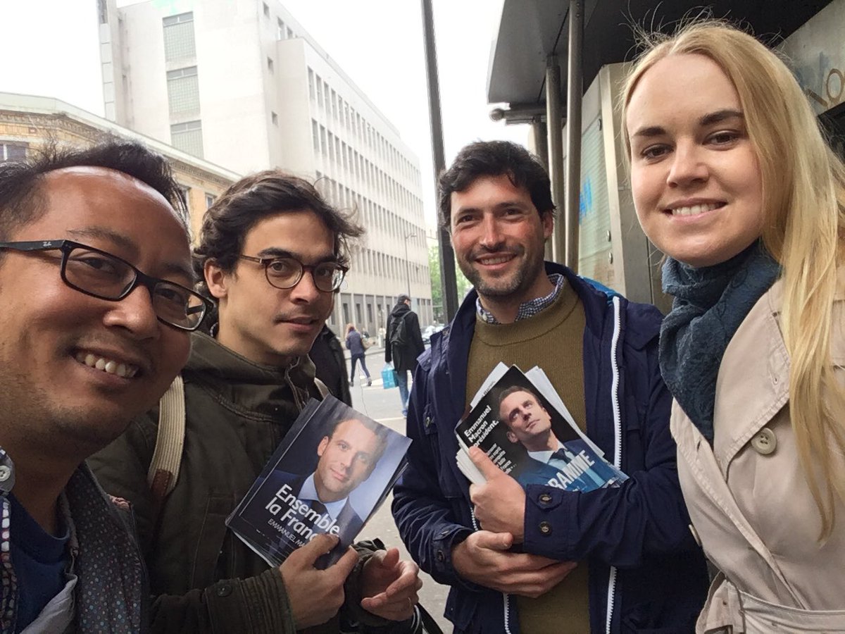 TaisenMaeda's tweet photo. #JeVoteMacron #MacronPresident #EnsembleOnContinue
Tractage barbes @EnMarcheParis18 @TaisenMaeda https://t.co/gVYGsKd0D7