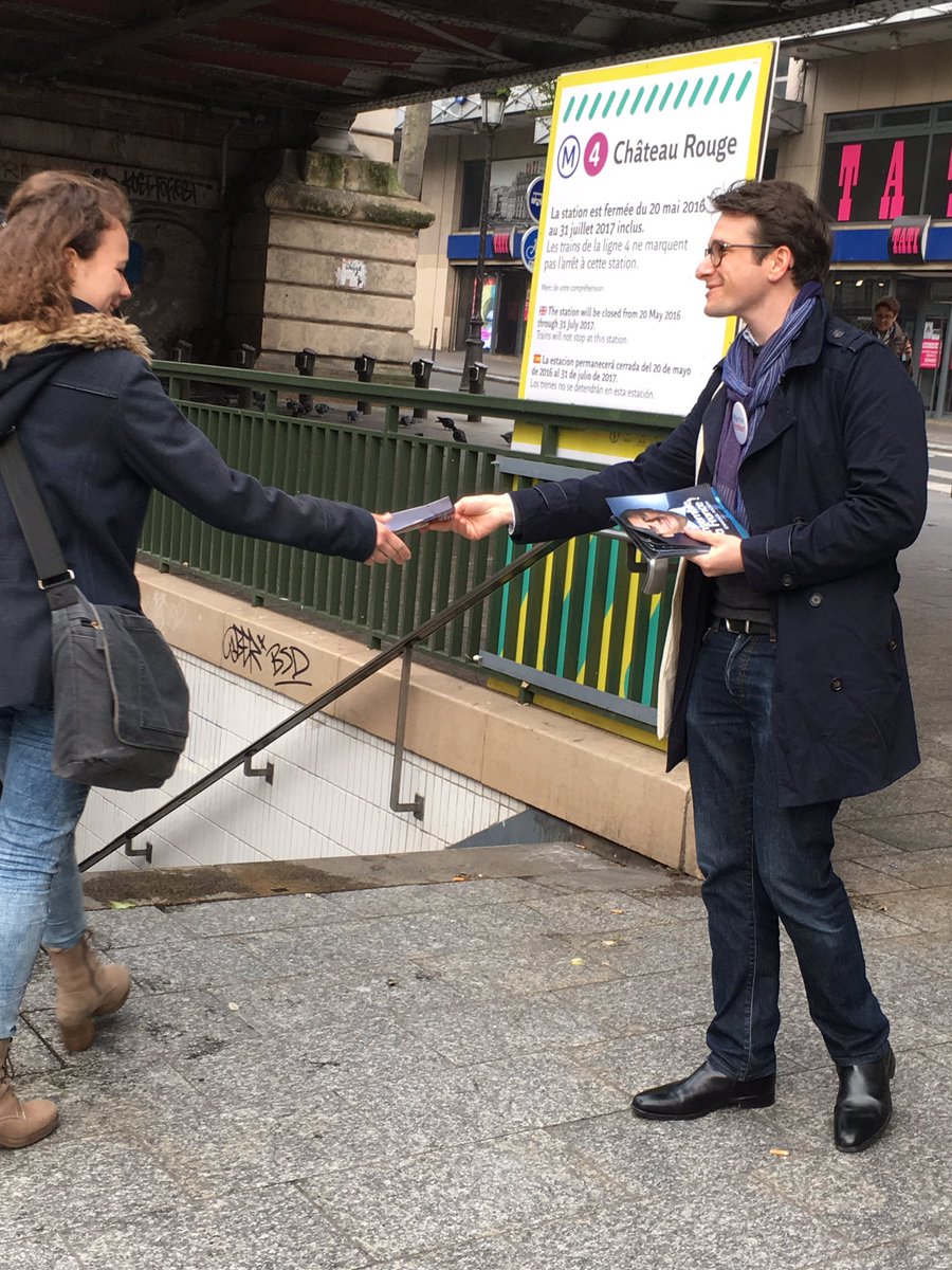 TaisenMaeda's tweet photo. #JeVoteMacron #MacronPresident #EnsembleOnContinue
Tractage barbes @EnMarcheParis18 @TaisenMaeda https://t.co/gVYGsKd0D7