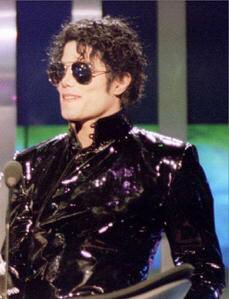 SuperNes64PR's tweet photo. Tommy Torres con el look de Michael Jackson circa 1995 #MUPR17 https://t.co/Jfskh28xZQ