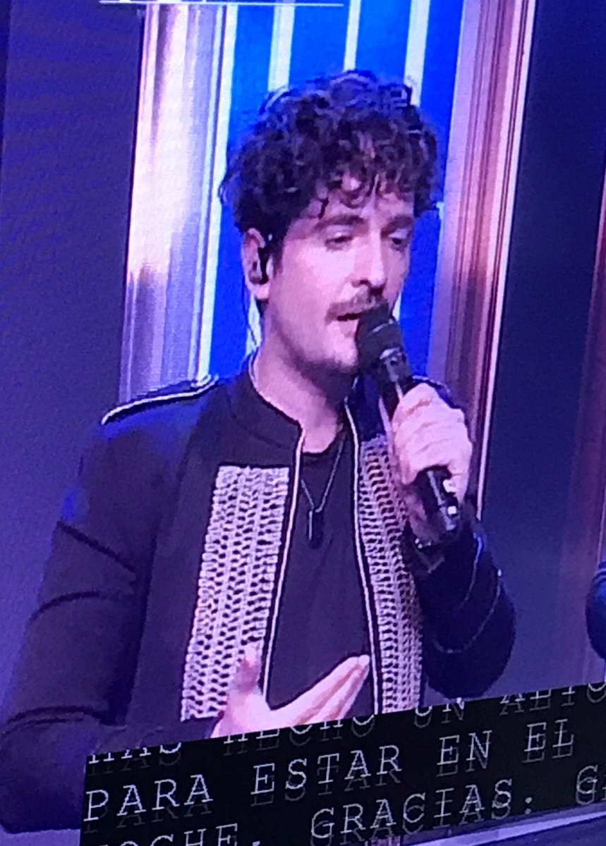 SuperNes64PR's tweet photo. Tommy Torres con el look de Michael Jackson circa 1995 #MUPR17 https://t.co/Jfskh28xZQ