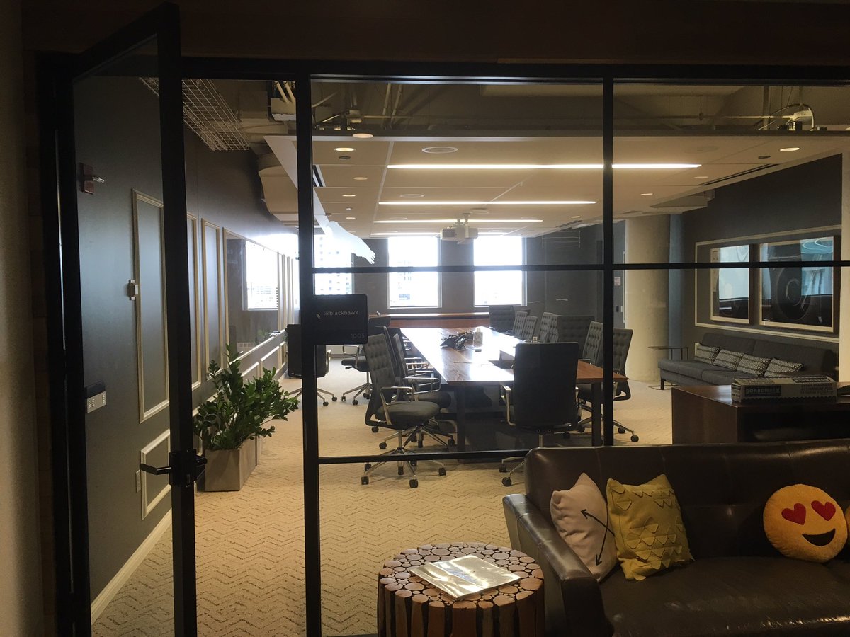 u_1's tweet photo. Visited #TwitterChicago ! What a cosy nest! https://t.co/abcqca6qeK